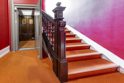  escalier ascenseur © Région Bourgogne-Franche-Comté, Inventaire du patrimoine