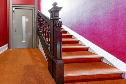  escalier ascenseur © Région Bourgogne-Franche-Comté, Inventaire du patrimoine