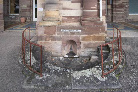 fontaine © Région Bourgogne-Franche-Comté, Inventaire du patrimoine fontaine © Région Bourgogne-Franche-Comté, Inventaire du patrimoine