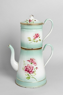 Cafetière émaillée, 20e siècle. (Musée Japy, Beaucourt) © Région Bourgogne-Franche-Comté, Inventaire du patrimoine