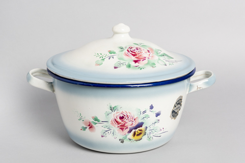 Soupière émaillée, 20e siècle. (Musée Japy, Beaucourt) © Région Bourgogne-Franche-Comté, Inventaire du patrimoine