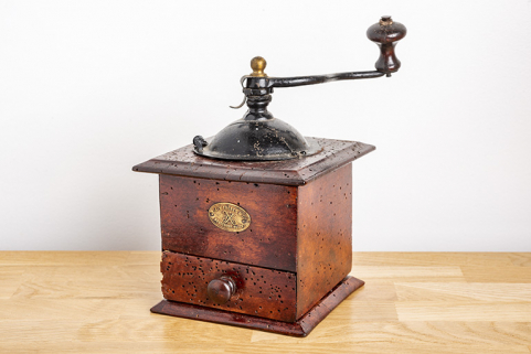 Moulin à café Japy Frères et Cie. (Collection particulière) © Région Bourgogne-Franche-Comté, Inventaire du patrimoine