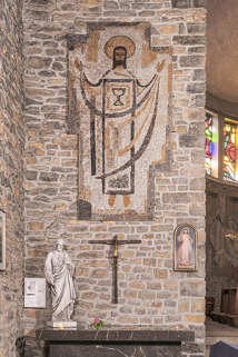 revêtement mural croix d'autel © Région Bourgogne-Franche-Comté, Inventaire du patrimoine  revêtement mural croix d'autel © Région Bourgogne-Franche-Comté, Inventaire du patrimoine