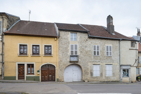  maison ensemble d'édifices derrière façade © Région Bourgogne-Franche-Comté, Inventaire du patrimoine