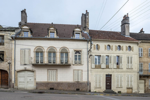  maison ensemble d'édifices derrière façade © Région Bourgogne-Franche-Comté, Inventaire du patrimoine