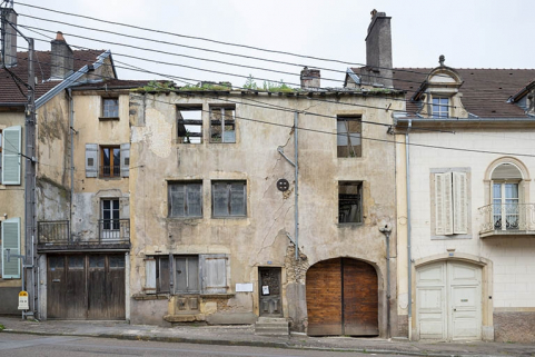  maison ensemble d'édifices derrière façade © Région Bourgogne-Franche-Comté, Inventaire du patrimoine