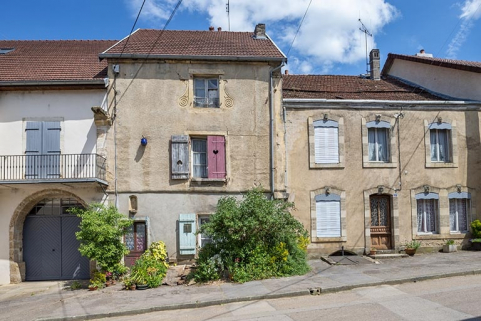  maison ensemble d'édifices derrière façade © Région Bourgogne-Franche-Comté, Inventaire du patrimoine