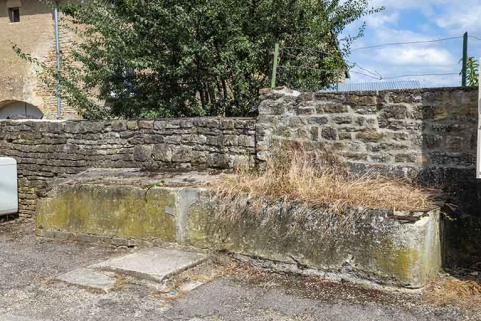 abreuvoir © Région Bourgogne-Franche-Comté, Inventaire du patrimoine  abreuvoir © Région Bourgogne-Franche-Comté, Inventaire du patrimoine