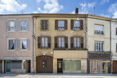  devanture de boutique ensemble d'édifices derrière façade © Région Bourgogne-Franche-Comté, Inventaire du patrimoine