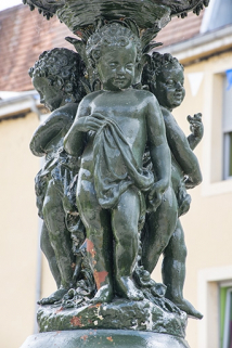 fontaine © Région Bourgogne-Franche-Comté, Inventaire du patrimoine  fontaine © Région Bourgogne-Franche-Comté, Inventaire du patrimoine