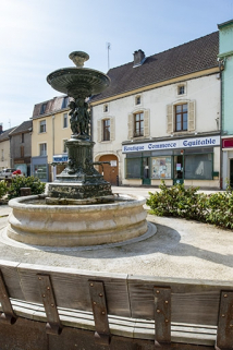 fontaine © Région Bourgogne-Franche-Comté, Inventaire du patrimoine  fontaine © Région Bourgogne-Franche-Comté, Inventaire du patrimoine