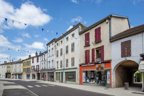  ensemble d'édifices derrière façade rue devanture de boutique © Région Bourgogne-Franche-Comté, Inventaire du patrimoine