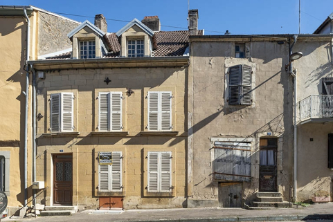  maison ensemble d'édifices derrière façade © Région Bourgogne-Franche-Comté, Inventaire du patrimoine