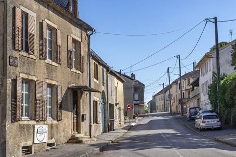  rue ensemble d'édifices derrière façade © Région Bourgogne-Franche-Comté, Inventaire du patrimoine