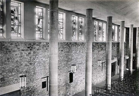 église nef verrière dalle de verre chemin de croix © Région Bourgogne-Franche-Comté, Inventaire du patrimoine  église nef verrière dalle de verre chemin de croix © Région Bourgogne-Franche-Comté, Inventaire du patrimoine