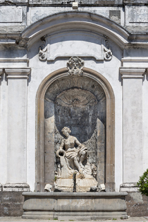 fontaine © Région Bourgogne-Franche-Comté, Inventaire du patrimoine  fontaine © Région Bourgogne-Franche-Comté, Inventaire du patrimoine