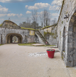 fort demi-lune © Région Bourgogne-Franche-Comté, Inventaire du patrimoine  fort demi-lune © Région Bourgogne-Franche-Comté, Inventaire du patrimoine