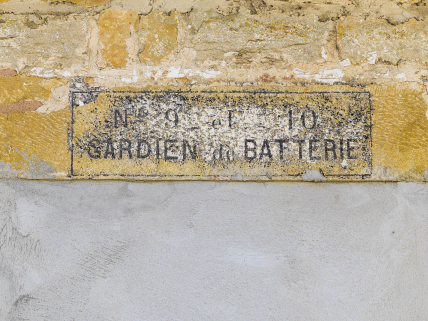 fort chapelle graffiti © Région Bourgogne-Franche-Comté, Inventaire du patrimoine  fort chapelle graffiti © Région Bourgogne-Franche-Comté, Inventaire du patrimoine