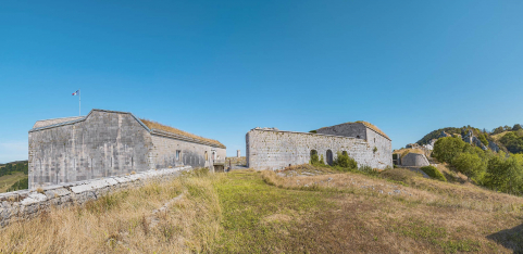 fort © Région Bourgogne-Franche-Comté, Inventaire du patrimoine  fort © Région Bourgogne-Franche-Comté, Inventaire du patrimoine