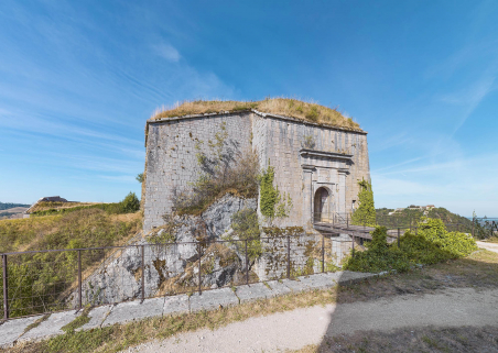 fort © Région Bourgogne-Franche-Comté, Inventaire du patrimoine  fort © Région Bourgogne-Franche-Comté, Inventaire du patrimoine