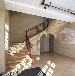  escalier hôtel de ville © Région Bourgogne-Franche-Comté, Inventaire du patrimoine