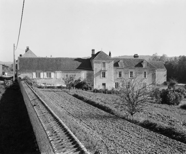 Elévation postérieure. © Région Bourgogne-Franche-Comté, Inventaire du patrimoine Elévation postérieure. © Région Bourgogne-Franche-Comté, Inventaire du patrimoine