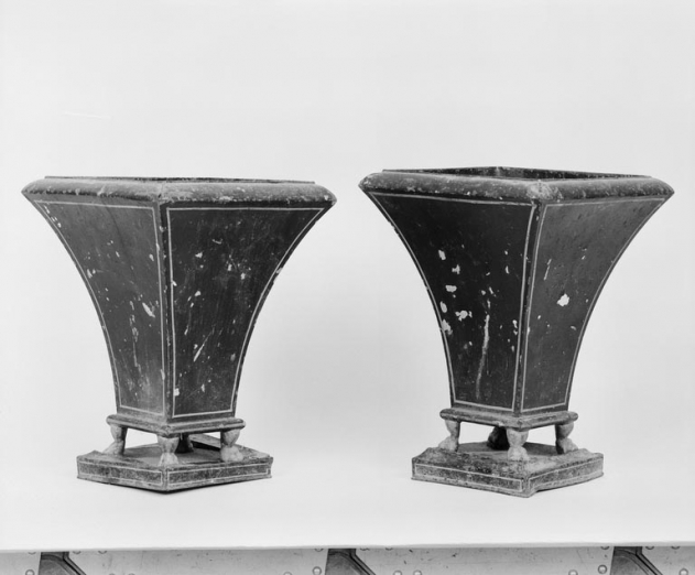 Paire de cache-pots. © Région Bourgogne-Franche-Comté, Inventaire du patrimoine