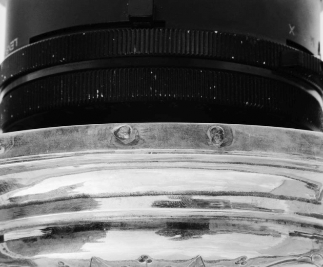 Détail de poinçons au bord du pied du calice. © Région Bourgogne-Franche-Comté, Inventaire du patrimoine