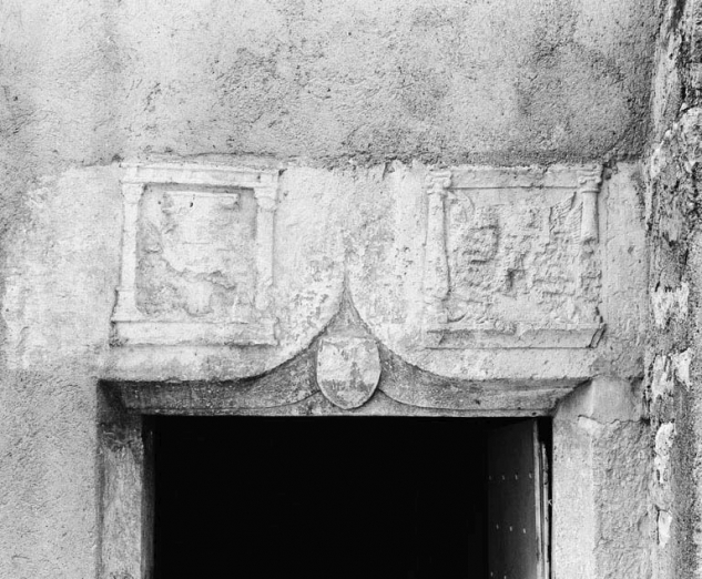 Détail du linteau de la porte de la maison sise parcelle 1378, section D7 du cadastre de 1940. © Région Bourgogne-Franche-Comté, Inventaire du patrimoine