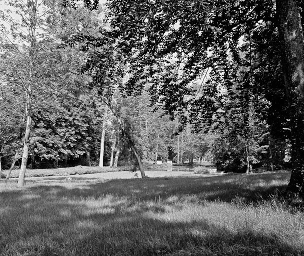Le parc. © Région Bourgogne-Franche-Comté, Inventaire du patrimoine Le parc. © Région Bourgogne-Franche-Comté, Inventaire du patrimoine