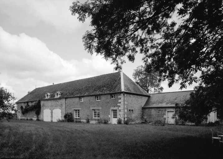 Dépendances et logis du fermier. © Région Bourgogne-Franche-Comté, Inventaire du patrimoine