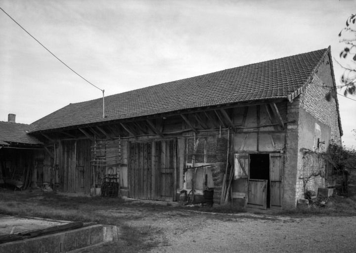Bâtiment des dépendances. © Région Bourgogne-Franche-Comté, Inventaire du patrimoine