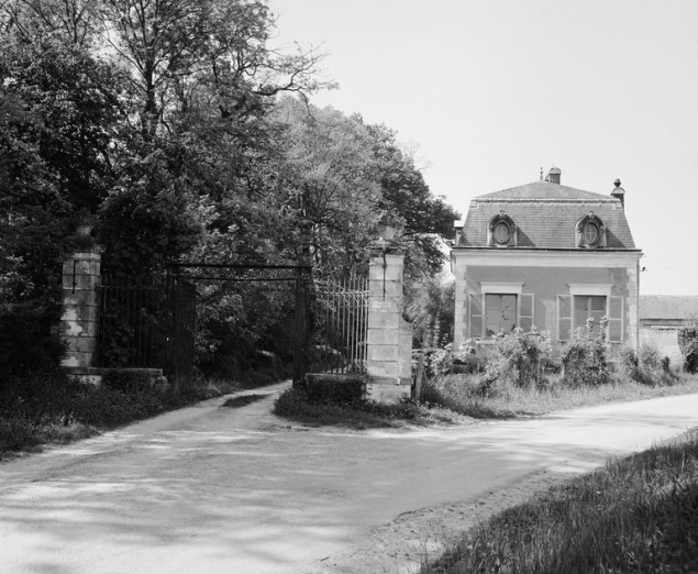 Pavillon et grille d'entrée. © Région Bourgogne-Franche-Comté, Inventaire du patrimoine