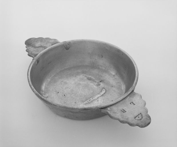 Vue d'une écuelle de la réserve. © Région Bourgogne-Franche-Comté, Inventaire du patrimoine