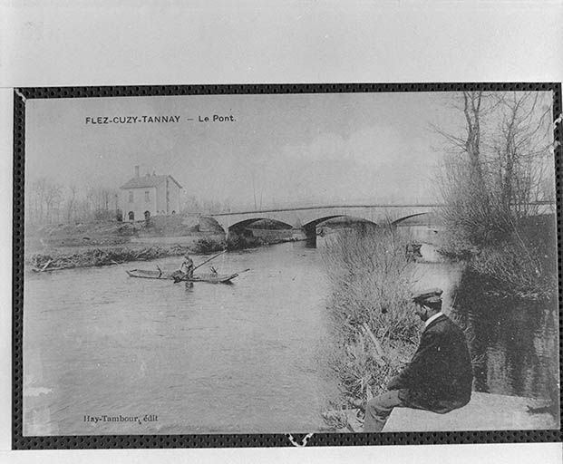 Vue d'ensemble prise de l'amont. A l'arrière plan, le bâtiment de la prise d'eau. © Région Bourgogne-Franche-Comté, Inventaire du patrimoine