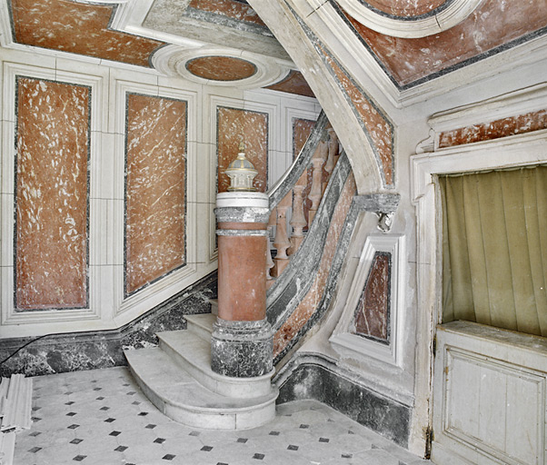 Vestibule. © Région Bourgogne-Franche-Comté, Inventaire du patrimoine Vestibule. © Région Bourgogne-Franche-Comté, Inventaire du patrimoine