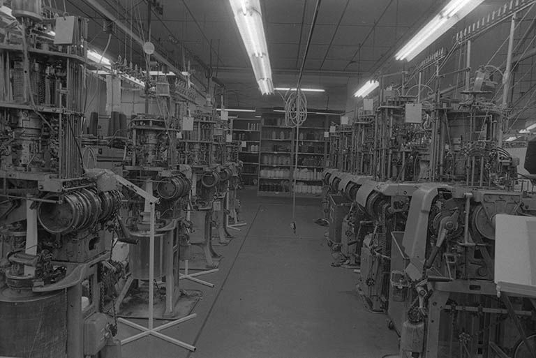 Atelier de tricotage (machines des années 1950) : vue générale. © Région Bourgogne-Franche-Comté, Inventaire du patrimoine