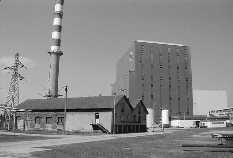 Vestiges de l'ancienne cartonnerie de Lucy vus du sud (à l'arrière, Lucy III). © Région Bourgogne-Franche-Comté, Inventaire du patrimoine