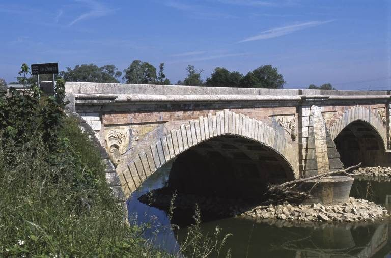 Détail d'une arche. © Région Bourgogne-Franche-Comté, Inventaire du patrimoine