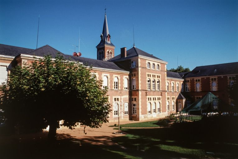 Façade postérieure de l'aile droite. © Région Bourgogne-Franche-Comté, Inventaire du patrimoine