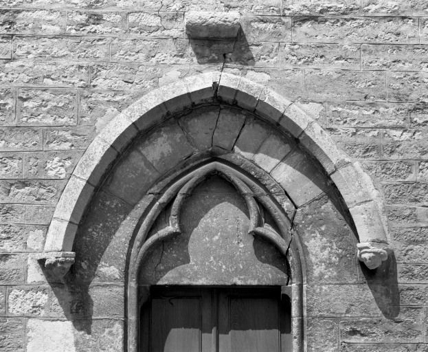 Elévation droite, détail de la porte latérale. © Région Bourgogne-Franche-Comté, Inventaire du patrimoine