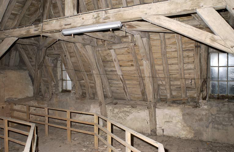 Corps de bâtiment principal : charpente au-dessus de la salle Sainte-Cécile (croupe). © Région Bourgogne-Franche-Comté, Inventaire du patrimoine