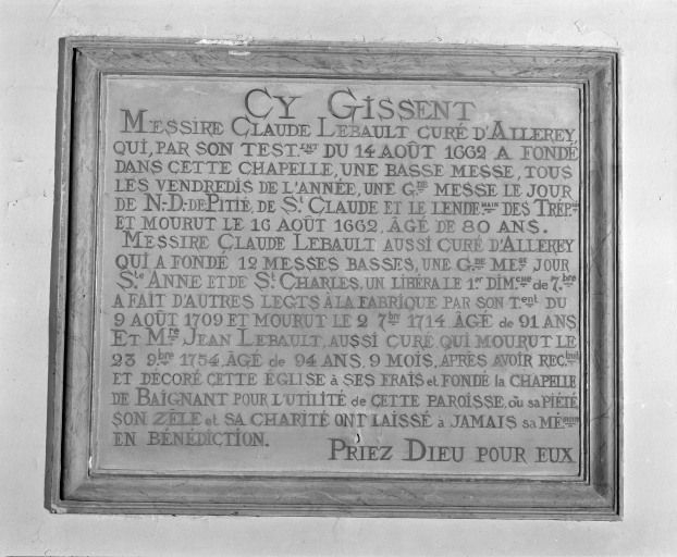 Plaque funéraire des trois curés Lebault, dont Jean qui fit reconstruire et décorer l'église et mourut en 1754. © Région Bourgogne-Franche-Comté, Inventaire du patrimoine