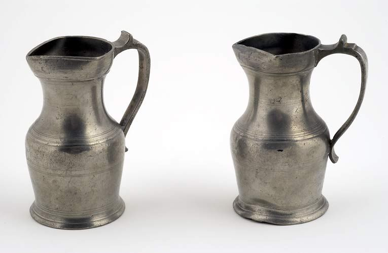 Vue d'ensemble des deux pichets © Région Bourgogne-Franche-Comté, Inventaire du patrimoine