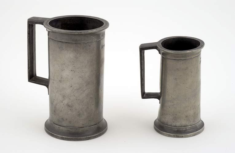 Vue d'ensemble des deux pichets © Région Bourgogne-Franche-Comté, Inventaire du patrimoine