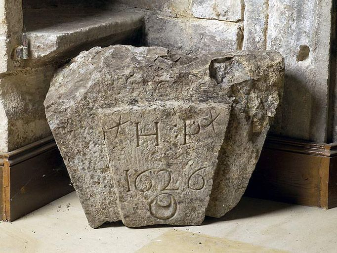 Clef de voûte de l'ancien hôpital situé rue de l'église © Région Bourgogne-Franche-Comté, Inventaire du patrimoine