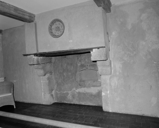 Vue d'ensemble d'une cheminée. © Région Bourgogne-Franche-Comté, Inventaire du patrimoine