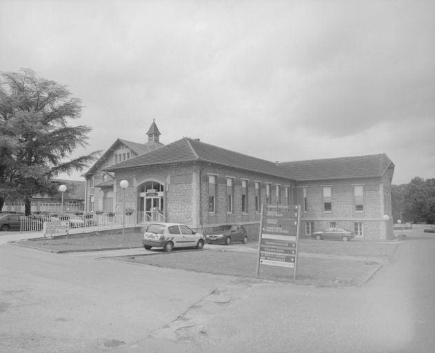 Vue d'ensemble de la partie droite du bâtiment principal. © Région Bourgogne-Franche-Comté, Inventaire du patrimoine
