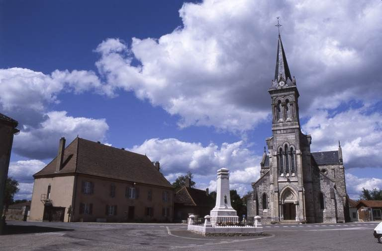 Place de l'église et de la mairie. © Région Bourgogne-Franche-Comté, Inventaire du patrimoine