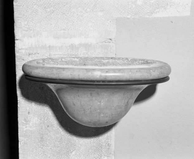 Bénitier suspendu. © Région Bourgogne-Franche-Comté, Inventaire du patrimoine